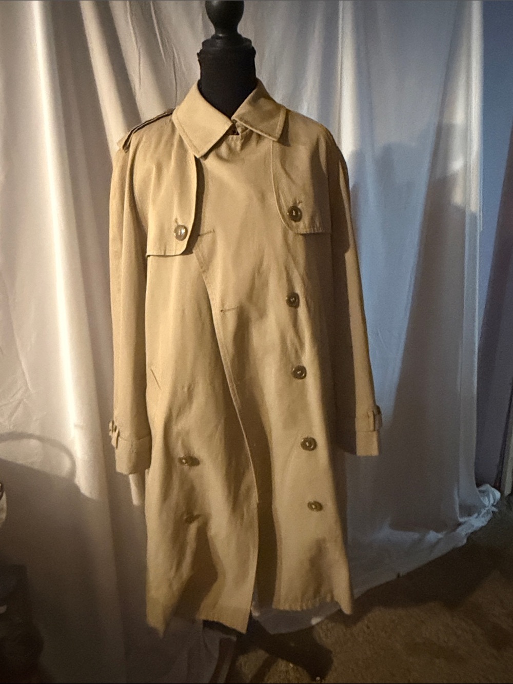 Men’s trenchcoat